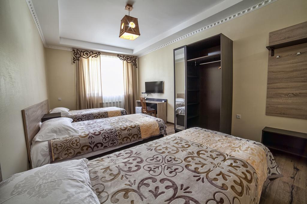 Ethno Boutique Hotel Ош Стая снимка