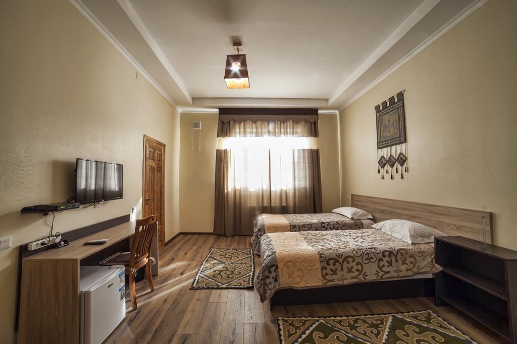 Ethno Boutique Hotel Ош Стая снимка